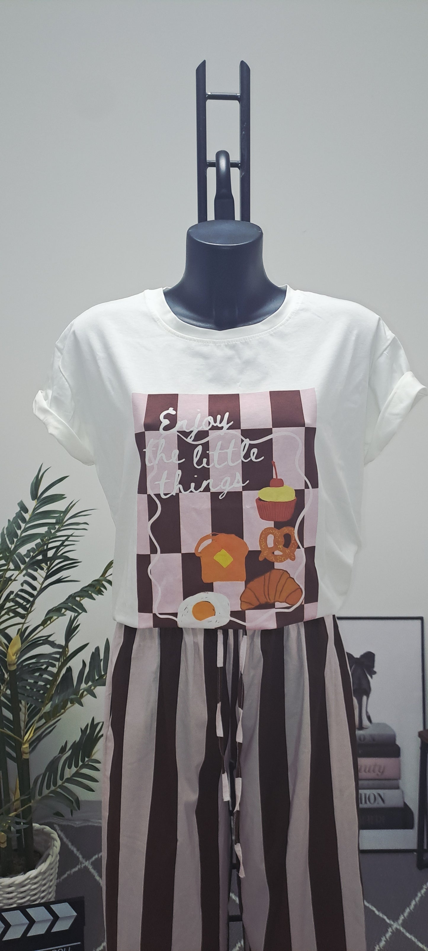 Graphic Little Things T-shirt