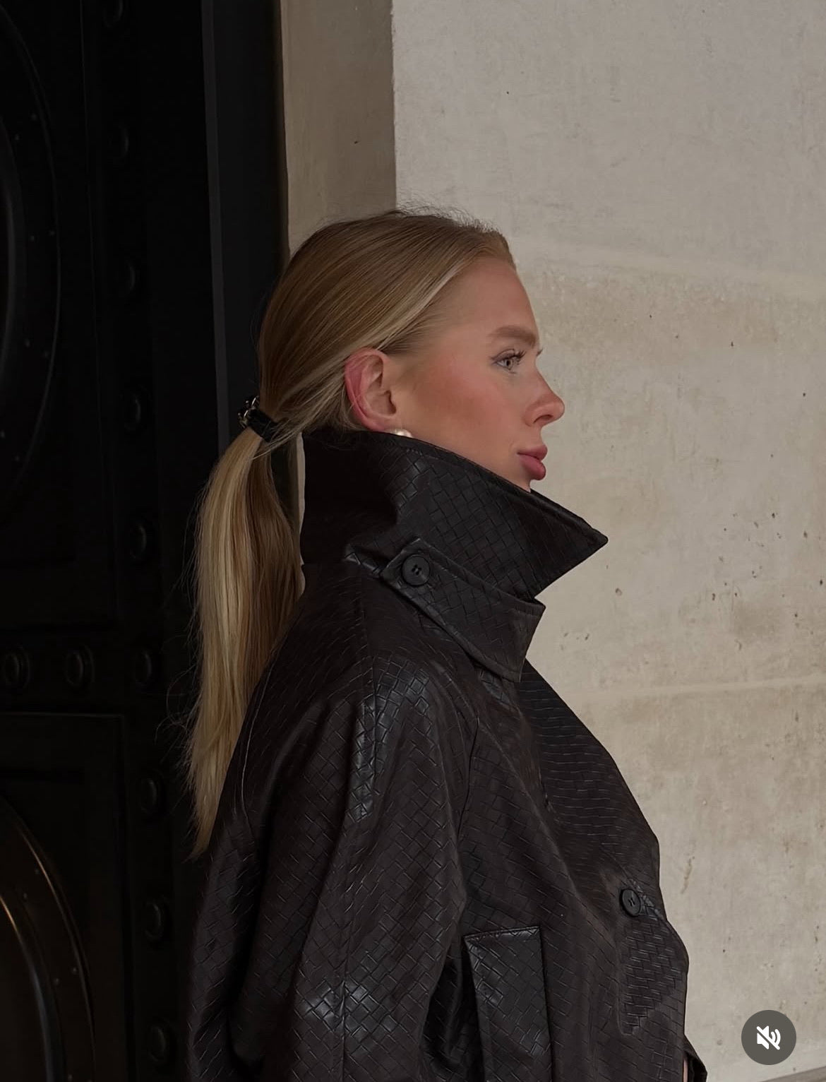 Jachetă scurtă cu efect de piele texturată