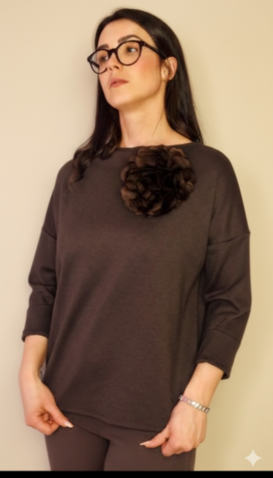 Tricou cu flori declarative